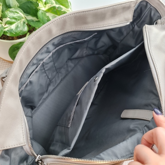 Tumi leather 'Carolina Voyageur' laptop tote and travel bag - Picture 6 of 10